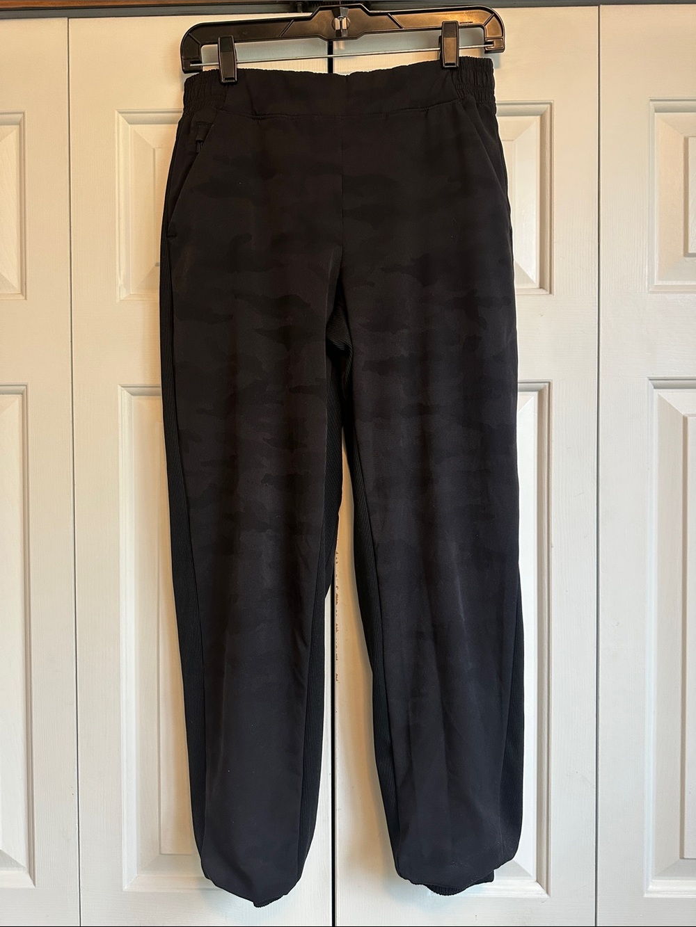 Athleta Brooklyn Lined Camo Joggers Black Tonal Camo Size 4